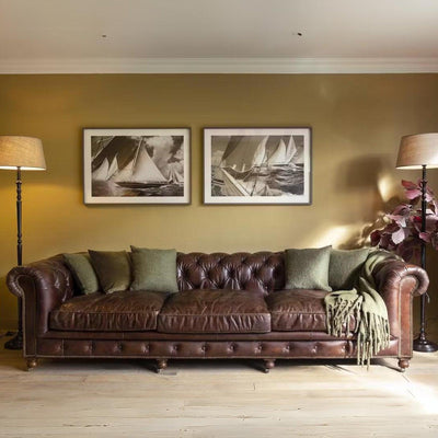 4 Sitzer Sofa Edinburgh Chesterfield, dunkelbraun-Stil-Ambiente-001409