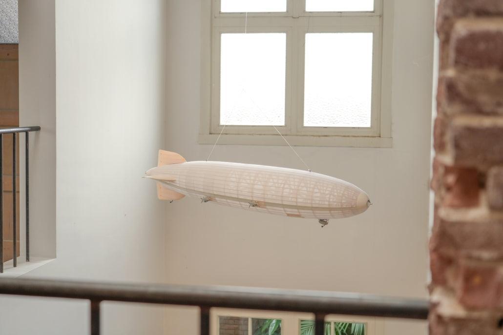 Authentic Models Großer Zeppelin Transparent|5% Code