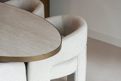 Richmond Interiors Belle Chair - Biscotti (пожарная защита)