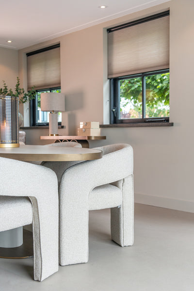 Richmond Interiors Belle Chair - Biscotti (пожарная защита)