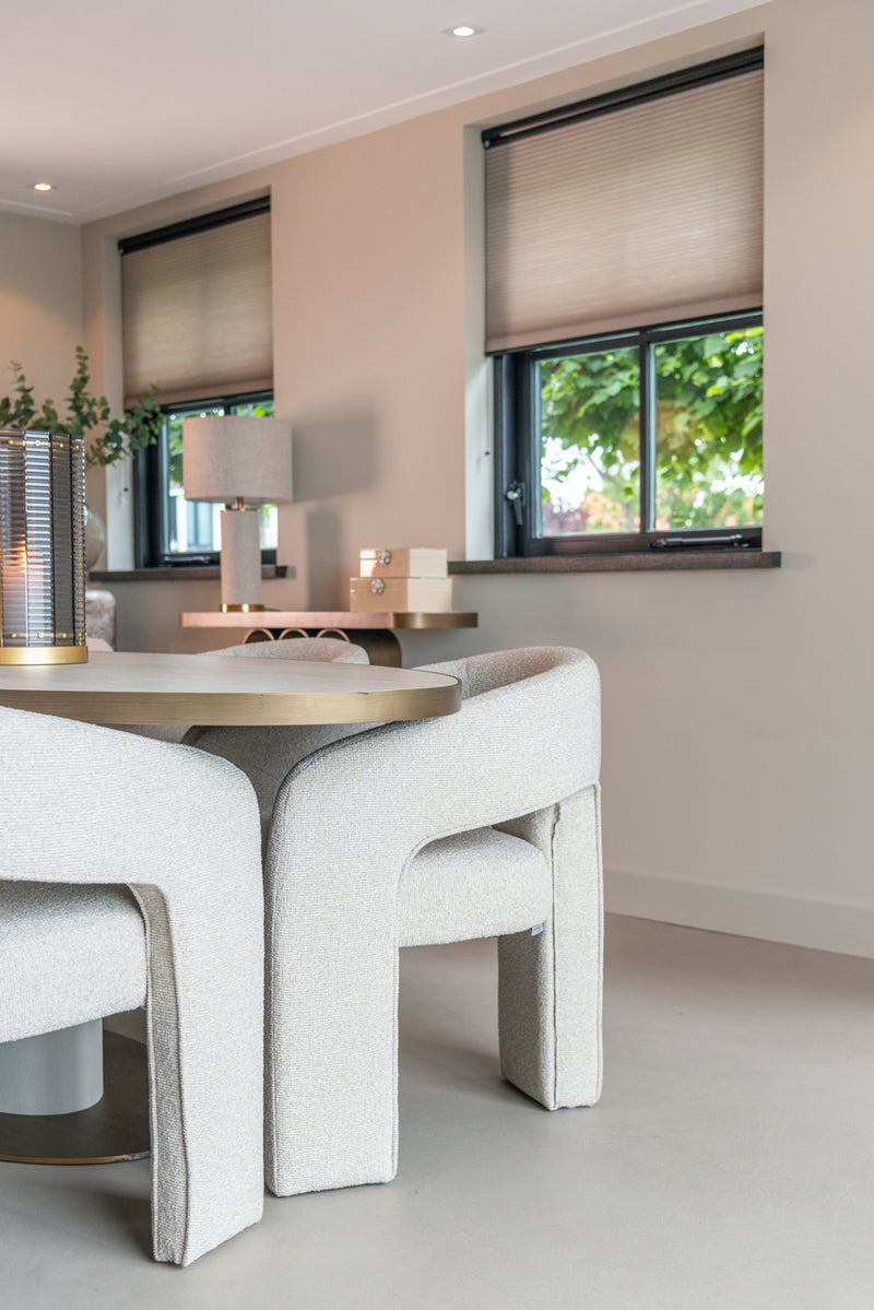 Richmond Interiors Belle Chair - Biscotti (пожарная защита)