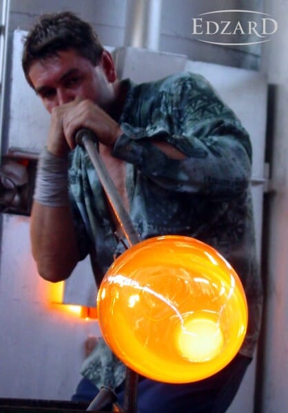 Edzard Vase Toby, mundgeblasenes Kristallglas mit Platinrand-Vase-Stil-Ambiente-